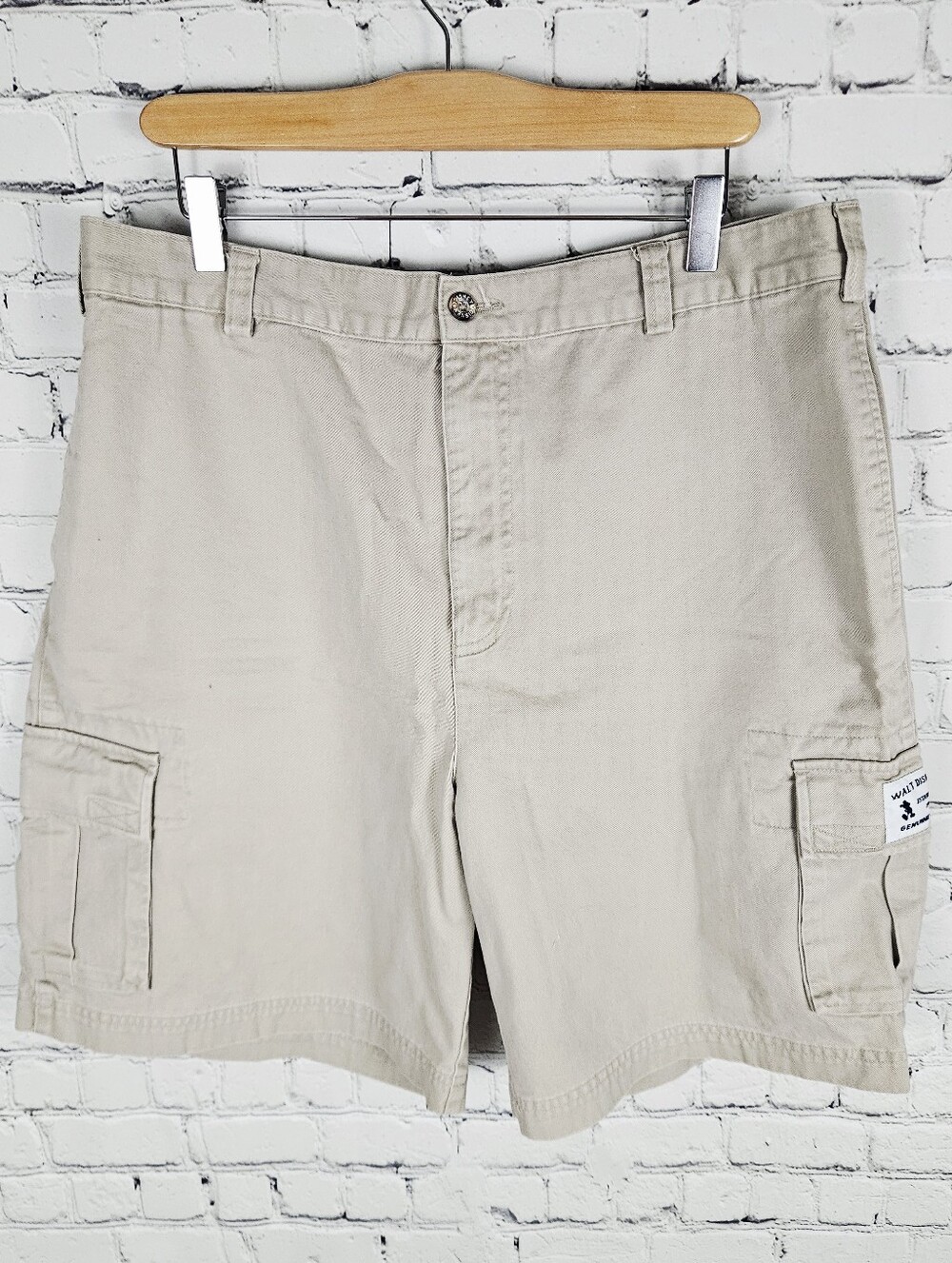 WALT DISNEY WORLD | Mickey Mouse khaki cargo shorts